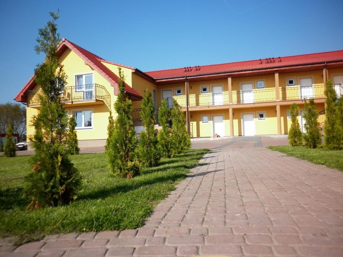 Osrodek Wczasowo-Kolonijny Bazylak Rewal Bed and Breakfast Eksteriør billede